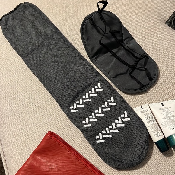 NEW Salvatore Ferragamo Cosmetic Pouch + Travel Size Lotion + Lip Balm + Extras - Picture 11 of 13